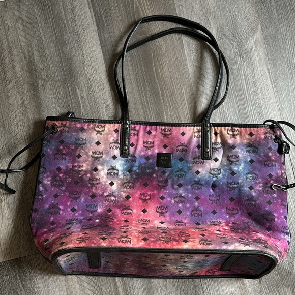 MCM galaxy reversible large size tote - Picture 10 of 12